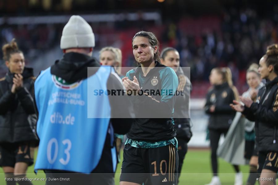 Dzsenifer Marozsán, Max-Morlock-Stadion, Nürnberg, 12.04.2023, sport, action, Fussball, DFB, FIFA, UEFA, Freundschaftsspiel, BRA, GER, Frauen-Nationalmannschaft, Brasilien, Deutschland - Bild-ID: 2359681