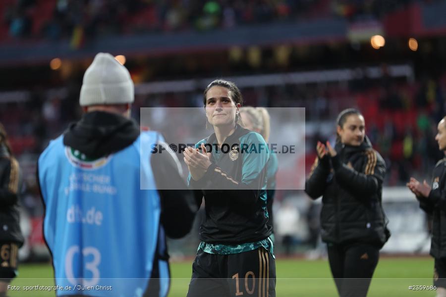 Dzsenifer Marozsán, Max-Morlock-Stadion, Nürnberg, 12.04.2023, sport, action, Fussball, DFB, FIFA, UEFA, Freundschaftsspiel, BRA, GER, Frauen-Nationalmannschaft, Brasilien, Deutschland - Bild-ID: 2359686