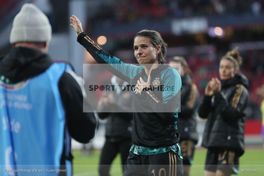 Dzsenifer Marozsán, Max-Morlock-Stadion, Nürnberg, 12.04.2023, sport, action, Fussball, DFB, FIFA, UEFA, Freundschaftsspiel, BRA, GER, Frauen-Nationalmannschaft, Brasilien, Deutschland - Bild-ID: 2359693