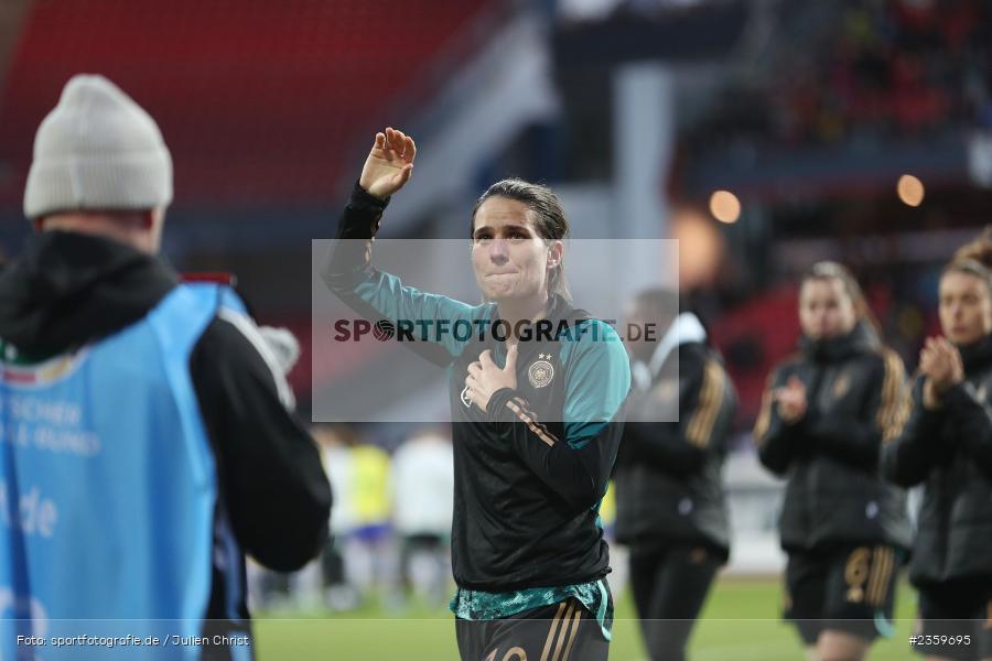 Dzsenifer Marozsán, Max-Morlock-Stadion, Nürnberg, 12.04.2023, sport, action, Fussball, DFB, FIFA, UEFA, Freundschaftsspiel, BRA, GER, Frauen-Nationalmannschaft, Brasilien, Deutschland - Bild-ID: 2359695