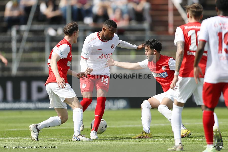 Saliou Sané, AKON Arena, Würzburg, 22.04.2023, sport, action, Fussball, BFV, Regionalliga Bayern, 33. Spieltag, SVH, FWK, SV Heimstetten, FC Würzburger Kickers - Bild-ID: 2361306