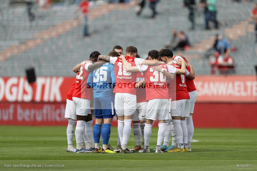 Mannschaftskreis, AKON Arena, Würzburg, 22.04.2023, sport, action, Fussball, BFV, Regionalliga Bayern, 33. Spieltag, SVH, FWK, SV Heimstetten, FC Würzburger Kickers - Bild-ID: 2361371