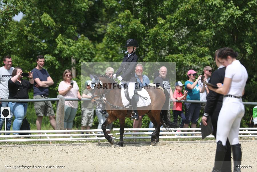 Reit- und Fahrverein e.V., Külsheim, 21.05.2023, sport, action, 14 Reiter-WB Schritt - Trab - Galopp, Pferdesport, Reitturnier Külsheim 2023 - Bild-ID: 2365696 Reit- und Fahrverein e.V., Külsheim, 21.05.2023, sport, action, 14 Reiter-WB Schritt - Trab - Galopp, Pferdesport, Reitturnier Külsheim 2023 - Bild-ID: 2365696