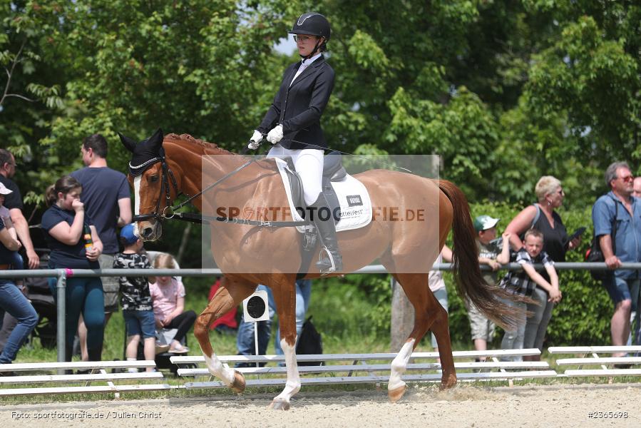 Reit- und Fahrverein e.V., Külsheim, 21.05.2023, sport, action, 14 Reiter-WB Schritt - Trab - Galopp, Pferdesport, Reitturnier Külsheim 2023 - Bild-ID: 2365698 Reit- und Fahrverein e.V., Külsheim, 21.05.2023, sport, action, 14 Reiter-WB Schritt - Trab - Galopp, Pferdesport, Reitturnier Külsheim 2023 - Bild-ID: 2365698