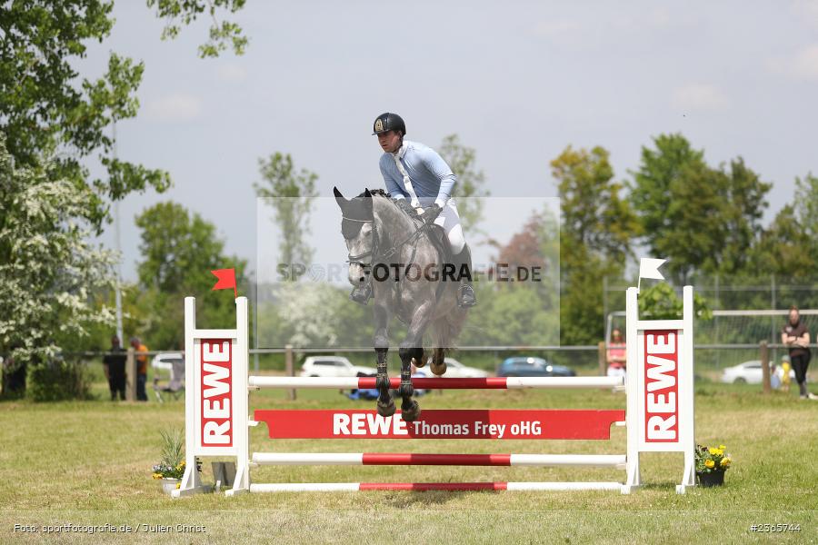 Reit- und Fahrverein e.V., Külsheim, 21.05.2023, sport, action, 06 Springpferdeprüfung Kl.A*, Pferdesport, Reitturnier Külsheim 2023 - Bild-ID: 2365744 Reit- und Fahrverein e.V., Külsheim, 21.05.2023, sport, action, 06 Springpferdeprüfung Kl.A*, Pferdesport, Reitturnier Külsheim 2023 - Bild-ID: 2365744