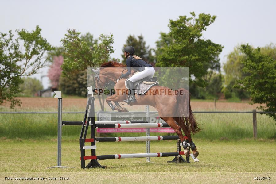 Reit- und Fahrverein e.V., Külsheim, 21.05.2023, sport, action, 03 Springprüfung Kl. A**, Pferdesport, Reitturnier Külsheim 2023 - Bild-ID: 2365913 Reit- und Fahrverein e.V., Külsheim, 21.05.2023, sport, action, 03 Springprüfung Kl. A**, Pferdesport, Reitturnier Külsheim 2023 - Bild-ID: 2365913