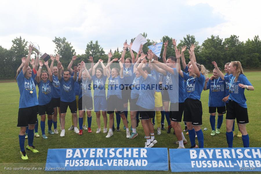 Pokal, Team, Sportpark Heuchelhof, Würzburg, 10.06.2023, sport, action, BFV, Fussball, Finale, BFV-Verbandspokal, FFC, FWK, FFC Wacker München, FC Würzburger Kickers - Bild-ID: 2367987