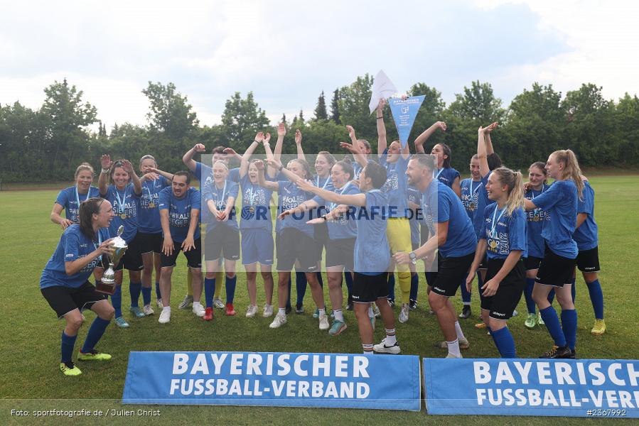 Pokal, Team, Sportpark Heuchelhof, Würzburg, 10.06.2023, sport, action, BFV, Fussball, Finale, BFV-Verbandspokal, FFC, FWK, FFC Wacker München, FC Würzburger Kickers - Bild-ID: 2367992