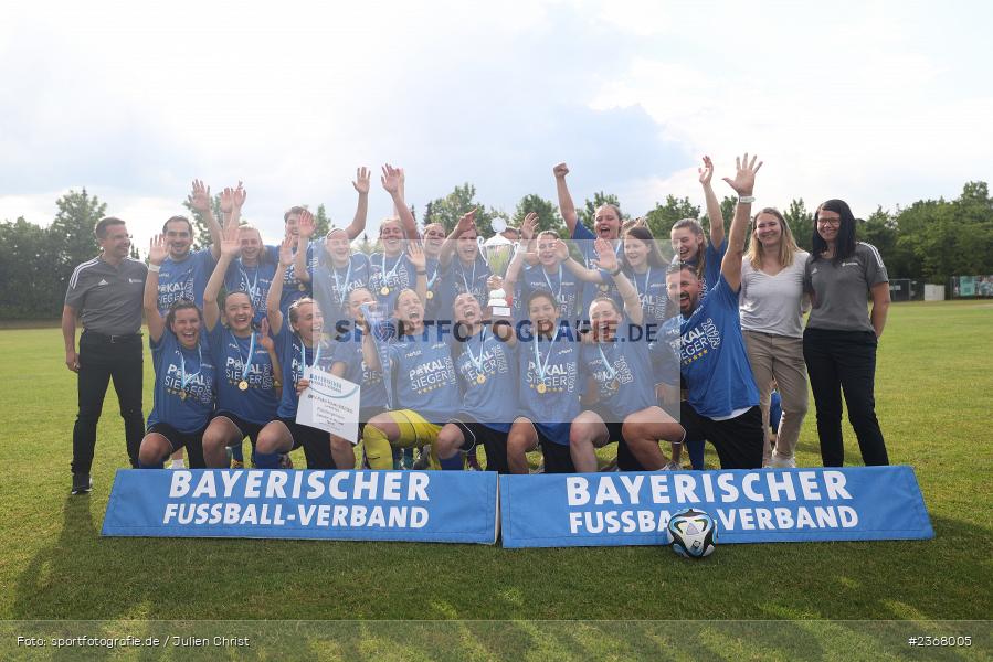 Pokal, Team, Sportpark Heuchelhof, Würzburg, 10.06.2023, sport, action, BFV, Fussball, Finale, BFV-Verbandspokal, FFC, FWK, FFC Wacker München, FC Würzburger Kickers - Bild-ID: 2368005