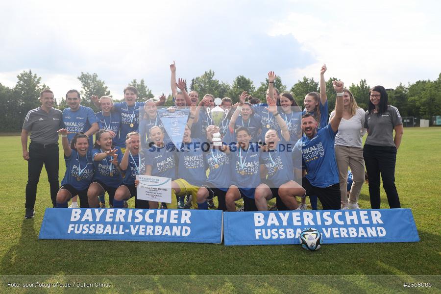 Pokal, Team, Sportpark Heuchelhof, Würzburg, 10.06.2023, sport, action, BFV, Fussball, Finale, BFV-Verbandspokal, FFC, FWK, FFC Wacker München, FC Würzburger Kickers - Bild-ID: 2368006