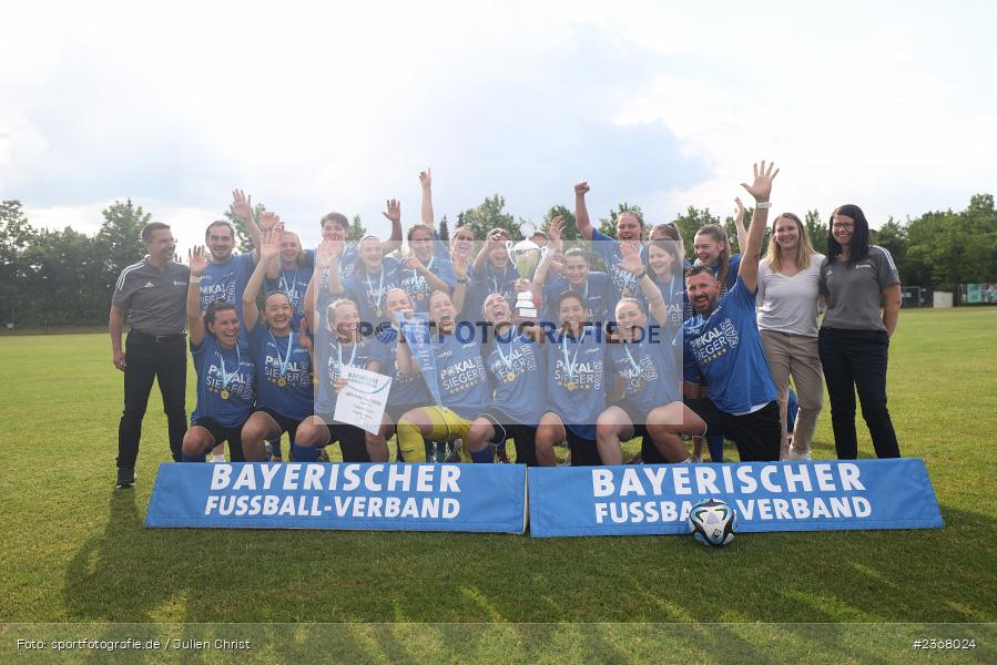 Pokal, Team, Sportpark Heuchelhof, Würzburg, 10.06.2023, sport, action, BFV, Fussball, Finale, BFV-Verbandspokal, FFC, FWK, FFC Wacker München, FC Würzburger Kickers - Bild-ID: 2368024