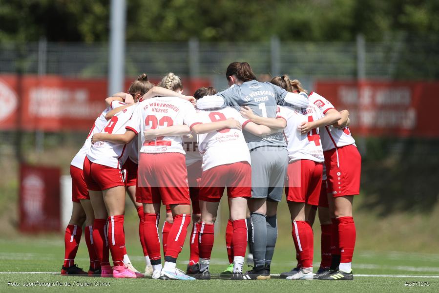 Mannschaftskreis, Sportpark Heuchelhof, Würzburg, 29.07.2023, sport, action, BFV, Fussball, Saison 2023/2024, Bayernliga, Regionalliga, Regional Freundschaftsspiele, SGF, FWK, SpVgg Greuther Fürth, FC Würzburger Kickers - Bild-ID: 2371276 Mannschaftskreis, Sportpark Heuchelhof, Würzburg, 29.07.2023, sport, action, BFV, Fussball, Saison 2023/2024, Bayernliga, Regionalliga, Regional Freundschaftsspiele, SGF, FWK, SpVgg Greuther Fürth, FC Würzburger Kickers - Bild-ID: 2371276