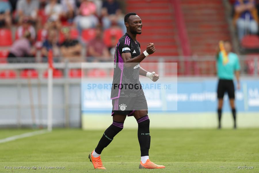 Desire Segbe Azankpo, AKON Arena, Würzburg, 06.08.2023, sport, action, BFV, Fussball, Saison 2023/2024, 3. Spieltag, Regionalliga Bayern, FCB, FWK, FC Bayern München II, FC Würzburger Kickers - Bild-ID: 2372629