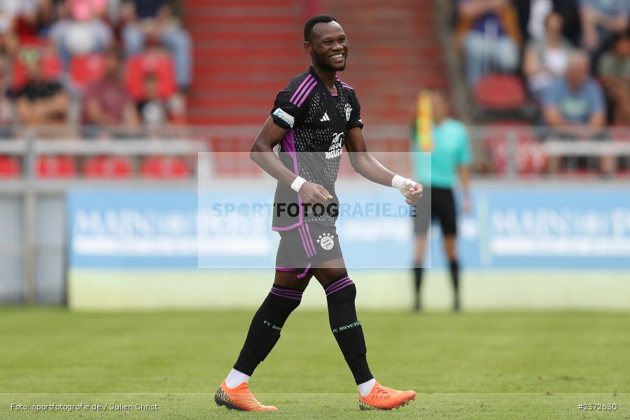 Desire Segbe Azankpo, AKON Arena, Würzburg, 06.08.2023, sport, action, BFV, Fussball, Saison 2023/2024, 3. Spieltag, Regionalliga Bayern, FCB, FWK, FC Bayern München II, FC Würzburger Kickers - Bild-ID: 2372630