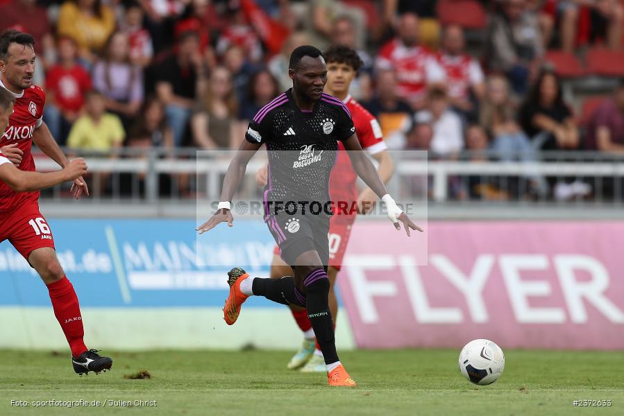 Desire Segbe Azankpo, AKON Arena, Würzburg, 06.08.2023, sport, action, BFV, Fussball, Saison 2023/2024, 3. Spieltag, Regionalliga Bayern, FCB, FWK, FC Bayern München II, FC Würzburger Kickers - Bild-ID: 2372633