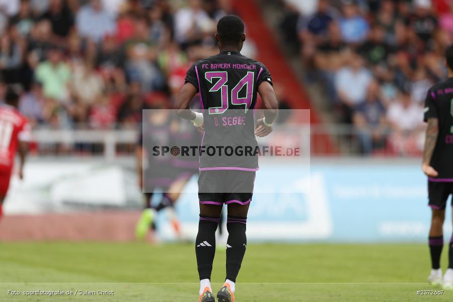Desire Segbe Azankpo, AKON Arena, Würzburg, 06.08.2023, sport, action, BFV, Fussball, Saison 2023/2024, 3. Spieltag, Regionalliga Bayern, FCB, FWK, FC Bayern München II, FC Würzburger Kickers - Bild-ID: 2372667