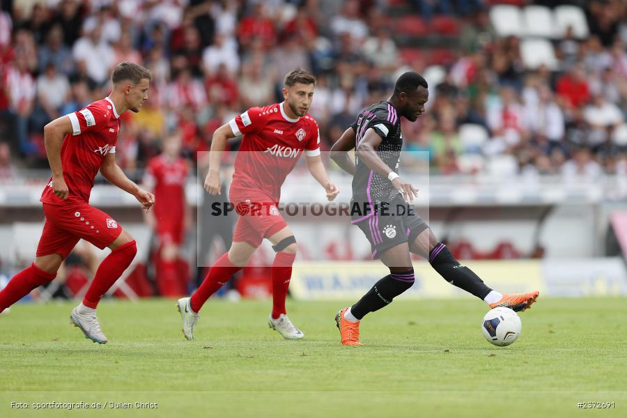 Desire Segbe Azankpo, AKON Arena, Würzburg, 06.08.2023, sport, action, BFV, Fussball, Saison 2023/2024, 3. Spieltag, Regionalliga Bayern, FCB, FWK, FC Bayern München II, FC Würzburger Kickers - Bild-ID: 2372691