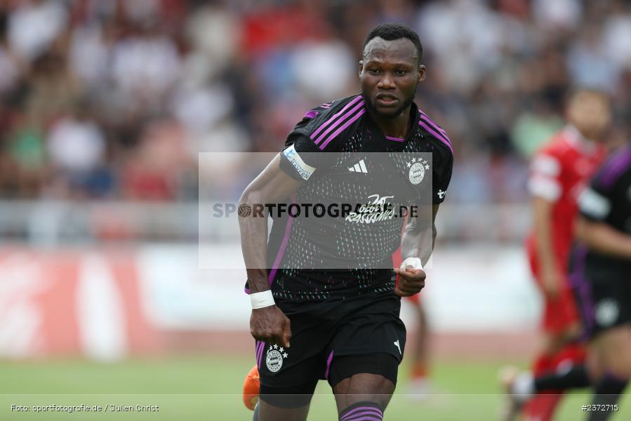 Desire Segbe Azankpo, AKON Arena, Würzburg, 06.08.2023, sport, action, BFV, Fussball, Saison 2023/2024, 3. Spieltag, Regionalliga Bayern, FCB, FWK, FC Bayern München II, FC Würzburger Kickers - Bild-ID: 2372715