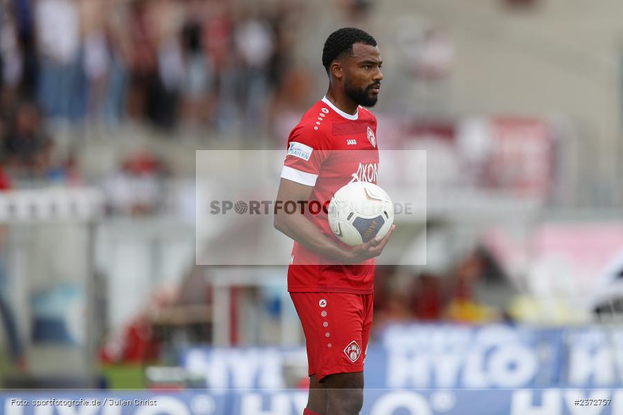 Fabrice Montcheu, AKON Arena, Würzburg, 06.08.2023, sport, action, BFV, Fussball, Saison 2023/2024, 3. Spieltag, Regionalliga Bayern, FCB, FWK, FC Bayern München II, FC Würzburger Kickers - Bild-ID: 2372757