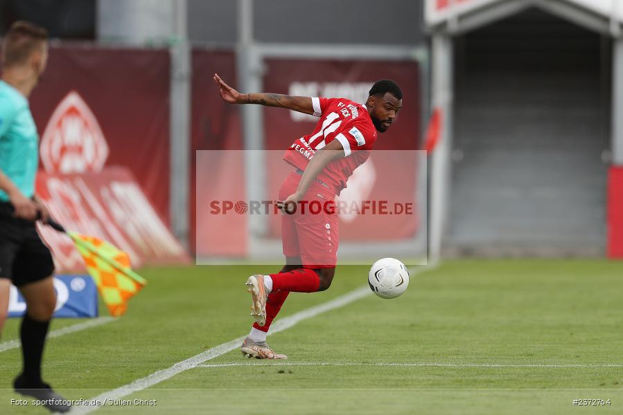 Fabrice Montcheu, AKON Arena, Würzburg, 06.08.2023, sport, action, BFV, Fussball, Saison 2023/2024, 3. Spieltag, Regionalliga Bayern, FCB, FWK, FC Bayern München II, FC Würzburger Kickers - Bild-ID: 2372764