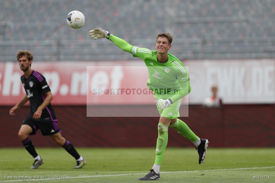 Tom Ritzy Hülsmann, AKON Arena, Würzburg, 06.08.2023, sport, action, BFV, Fussball, Saison 2023/2024, 3. Spieltag, Regionalliga Bayern, FCB, FWK, FC Bayern München II, FC Würzburger Kickers - Bild-ID: 2372774