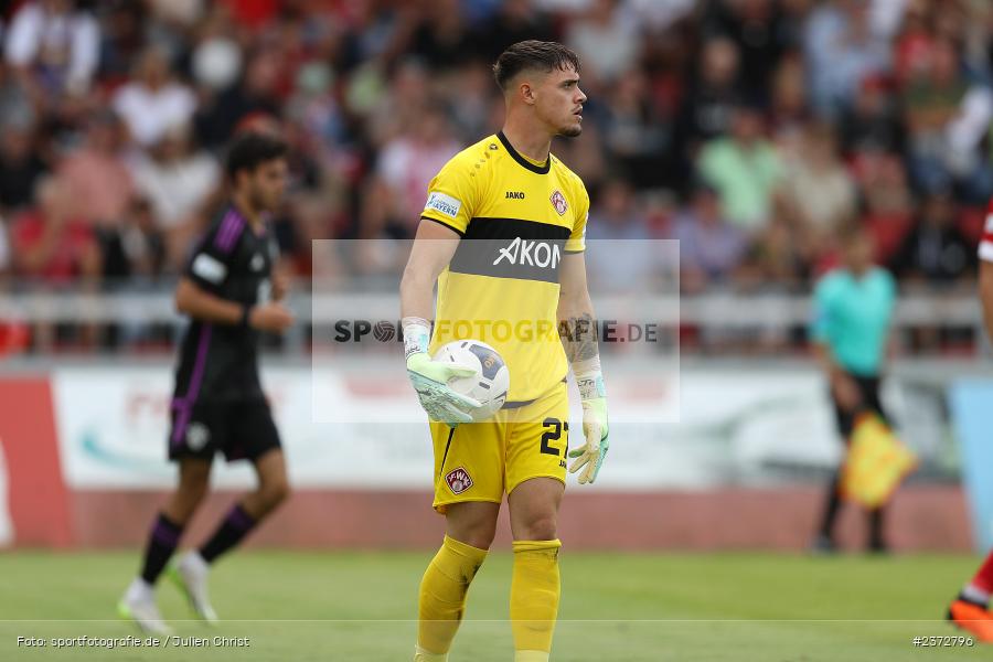 Vincent Friedsam, AKON Arena, Würzburg, 06.08.2023, sport, action, BFV, Fussball, Saison 2023/2024, 3. Spieltag, Regionalliga Bayern, FCB, FWK, FC Bayern München II, FC Würzburger Kickers - Bild-ID: 2372796