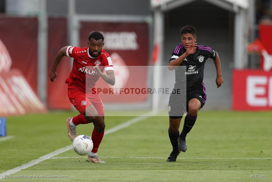 Fabrice Montcheu, AKON Arena, Würzburg, 06.08.2023, sport, action, BFV, Fussball, Saison 2023/2024, 3. Spieltag, Regionalliga Bayern, FCB, FWK, FC Bayern München II, FC Würzburger Kickers - Bild-ID: 2372810