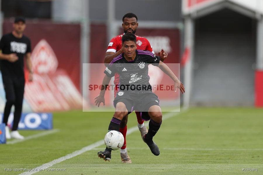 Fabrice Montcheu, AKON Arena, Würzburg, 06.08.2023, sport, action, BFV, Fussball, Saison 2023/2024, 3. Spieltag, Regionalliga Bayern, FCB, FWK, FC Bayern München II, FC Würzburger Kickers - Bild-ID: 2372812