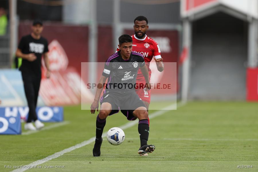 Fabrice Montcheu, AKON Arena, Würzburg, 06.08.2023, sport, action, BFV, Fussball, Saison 2023/2024, 3. Spieltag, Regionalliga Bayern, FCB, FWK, FC Bayern München II, FC Würzburger Kickers - Bild-ID: 2372814