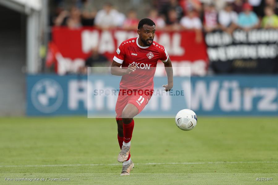 Fabrice Montcheu, AKON Arena, Würzburg, 06.08.2023, sport, action, BFV, Fussball, Saison 2023/2024, 3. Spieltag, Regionalliga Bayern, FCB, FWK, FC Bayern München II, FC Würzburger Kickers - Bild-ID: 2372817
