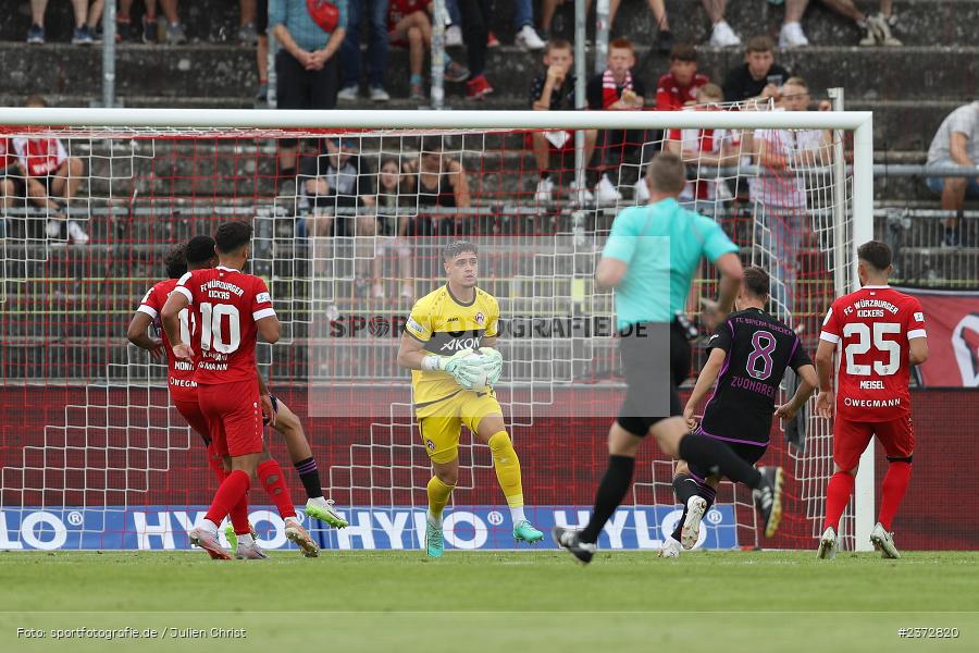 Vincent Friedsam, AKON Arena, Würzburg, 06.08.2023, sport, action, BFV, Fussball, Saison 2023/2024, 3. Spieltag, Regionalliga Bayern, FCB, FWK, FC Bayern München II, FC Würzburger Kickers - Bild-ID: 2372820
