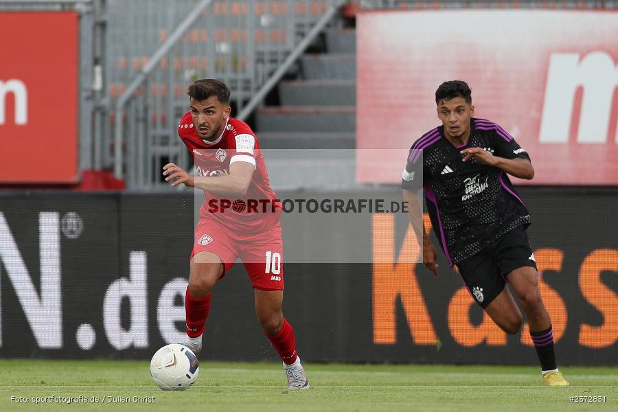 Dardan Karimani, AKON Arena, Würzburg, 06.08.2023, sport, action, BFV, Fussball, Saison 2023/2024, 3. Spieltag, Regionalliga Bayern, FCB, FWK, FC Bayern München II, FC Würzburger Kickers - Bild-ID: 2372831 Dardan Karimani, AKON Arena, Würzburg, 06.08.2023, sport, action, BFV, Fussball, Saison 2023/2024, 3. Spieltag, Regionalliga Bayern, FCB, FWK, FC Bayern München II, FC Würzburger Kickers - Bild-ID: 2372831