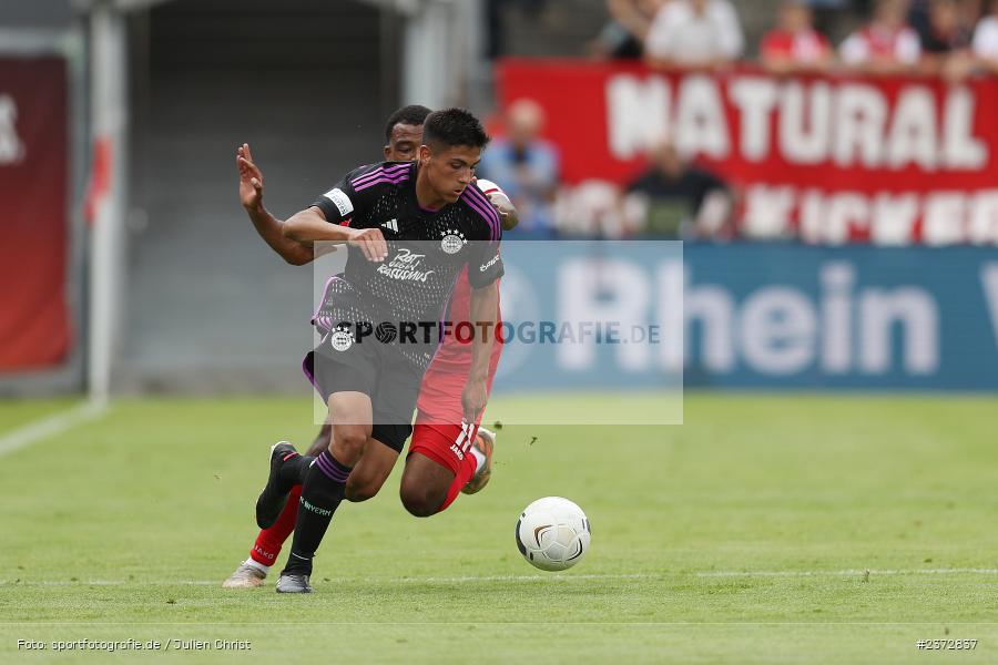 Matteo Perez Vinlöf, AKON Arena, Würzburg, 06.08.2023, sport, action, BFV, Fussball, Saison 2023/2024, 3. Spieltag, Regionalliga Bayern, FCB, FWK, FC Bayern München II, FC Würzburger Kickers - Bild-ID: 2372837