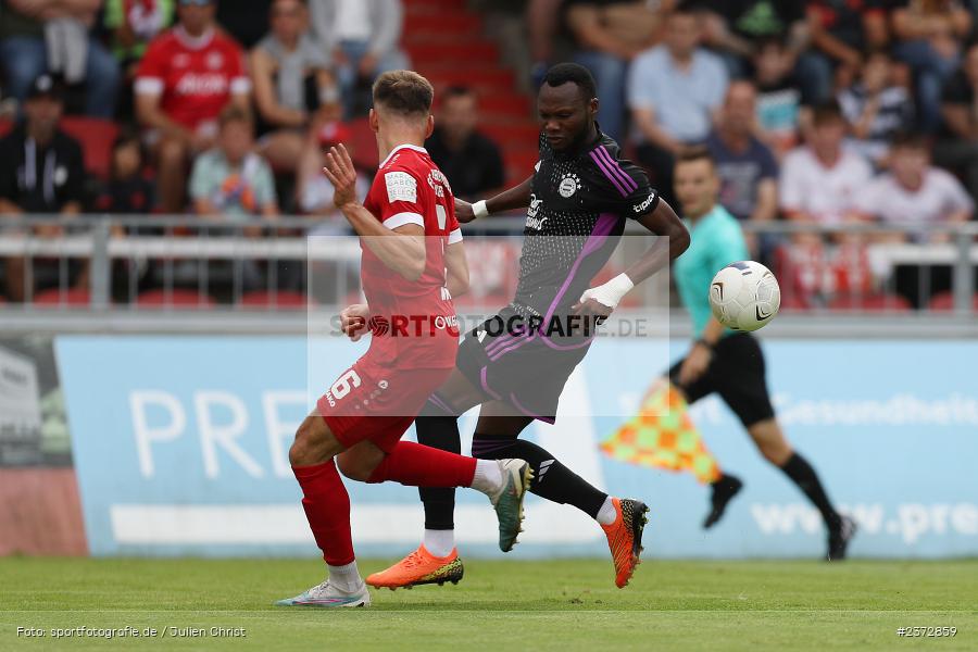 Desire Segbe Azankpo, AKON Arena, Würzburg, 06.08.2023, sport, action, BFV, Fussball, Saison 2023/2024, 3. Spieltag, Regionalliga Bayern, FCB, FWK, FC Bayern München II, FC Würzburger Kickers - Bild-ID: 2372859