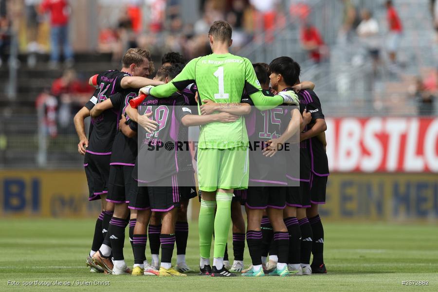 Mannschaftskreis, AKON Arena, Würzburg, 06.08.2023, sport, action, BFV, Fussball, Saison 2023/2024, 3. Spieltag, Regionalliga Bayern, FCB, FWK, FC Bayern München II, FC Würzburger Kickers - Bild-ID: 2372882