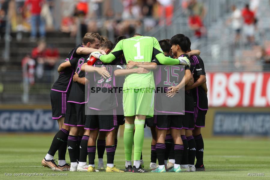 Mannschaftskreis, AKON Arena, Würzburg, 06.08.2023, sport, action, BFV, Fussball, Saison 2023/2024, 3. Spieltag, Regionalliga Bayern, FCB, FWK, FC Bayern München II, FC Würzburger Kickers - Bild-ID: 2372883