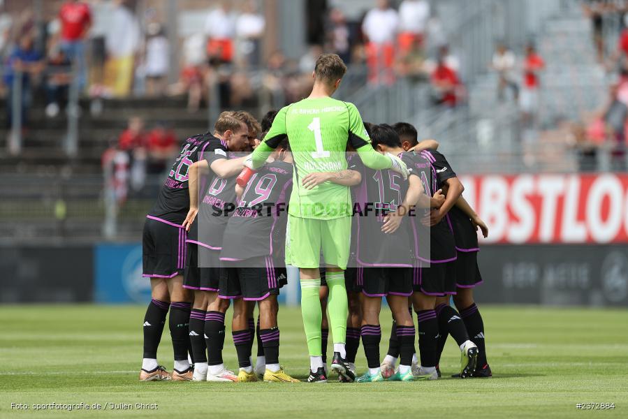 Mannschaftskreis, AKON Arena, Würzburg, 06.08.2023, sport, action, BFV, Fussball, Saison 2023/2024, 3. Spieltag, Regionalliga Bayern, FCB, FWK, FC Bayern München II, FC Würzburger Kickers - Bild-ID: 2372884