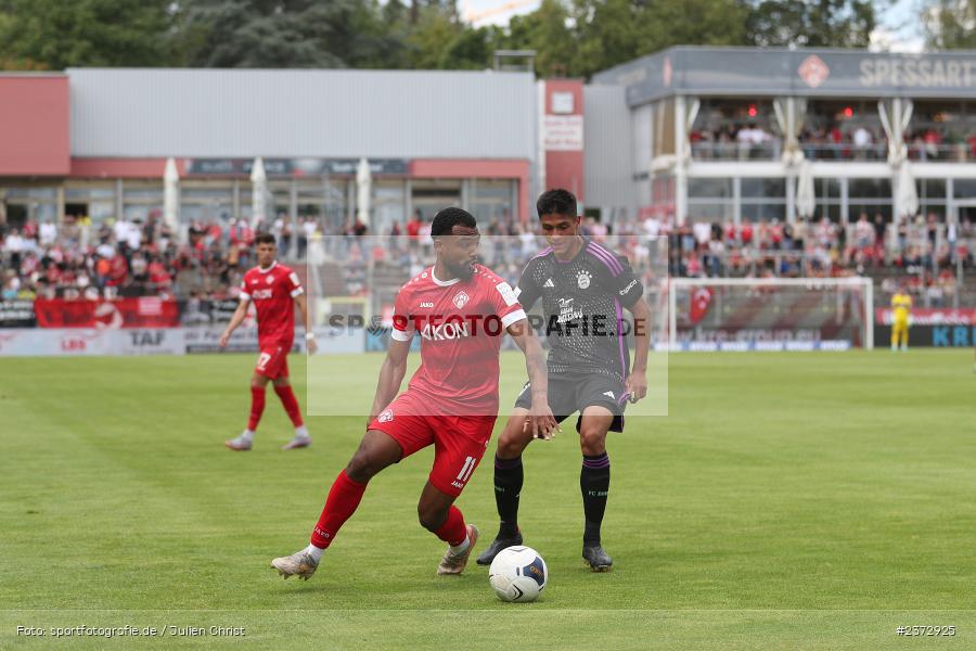 Fabrice Montcheu, AKON Arena, Würzburg, 06.08.2023, sport, action, BFV, Fussball, Saison 2023/2024, 3. Spieltag, Regionalliga Bayern, FCB, FWK, FC Bayern München II, FC Würzburger Kickers - Bild-ID: 2372925