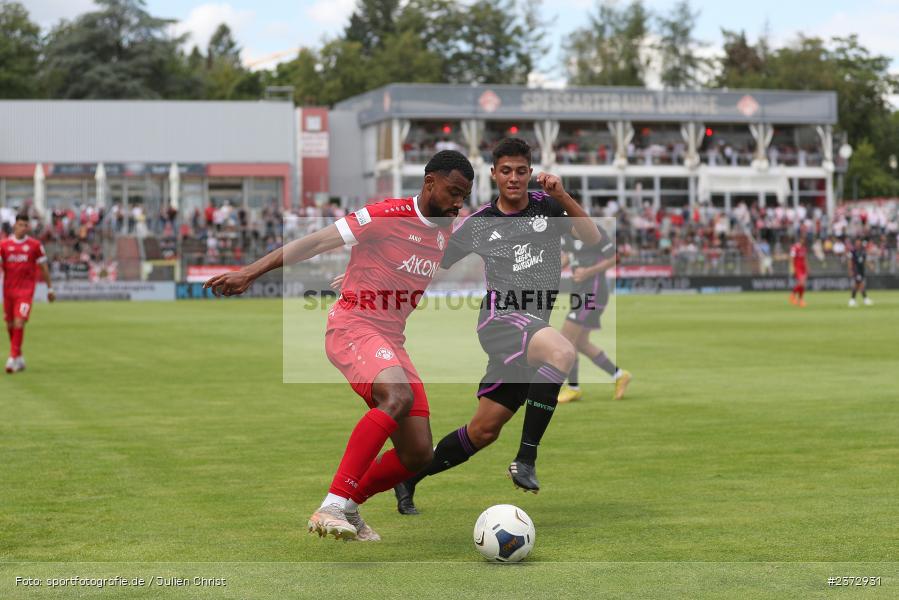 Fabrice Montcheu, AKON Arena, Würzburg, 06.08.2023, sport, action, BFV, Fussball, Saison 2023/2024, 3. Spieltag, Regionalliga Bayern, FCB, FWK, FC Bayern München II, FC Würzburger Kickers - Bild-ID: 2372931