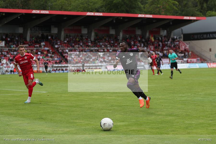 Desire Segbe Azankpo, AKON Arena, Würzburg, 06.08.2023, sport, action, BFV, Fussball, Saison 2023/2024, 3. Spieltag, Regionalliga Bayern, FCB, FWK, FC Bayern München II, FC Würzburger Kickers - Bild-ID: 2372982