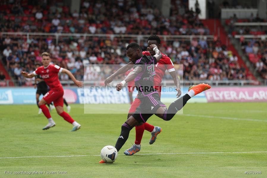 Desire Segbe Azankpo, AKON Arena, Würzburg, 06.08.2023, sport, action, BFV, Fussball, Saison 2023/2024, 3. Spieltag, Regionalliga Bayern, FCB, FWK, FC Bayern München II, FC Würzburger Kickers - Bild-ID: 2372988