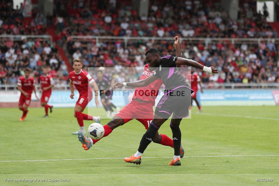 Desire Segbe Azankpo, AKON Arena, Würzburg, 06.08.2023, sport, action, BFV, Fussball, Saison 2023/2024, 3. Spieltag, Regionalliga Bayern, FCB, FWK, FC Bayern München II, FC Würzburger Kickers - Bild-ID: 2372989