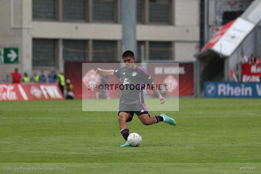 Angelo Brückner, AKON Arena, Würzburg, 06.08.2023, sport, action, BFV, Fussball, Saison 2023/2024, 3. Spieltag, Regionalliga Bayern, FCB, FWK, FC Bayern München II, FC Würzburger Kickers - Bild-ID: 2372992