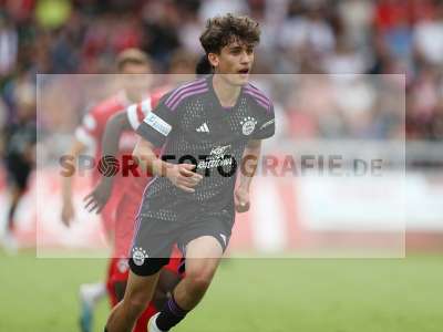 Fotos von FC Würzburger Kickers - FC Bayern München II auf sportfotografie.de