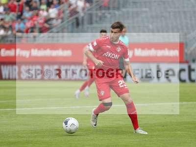 Fotos von FC Würzburger Kickers - FC Bayern München II auf sportfotografie.de