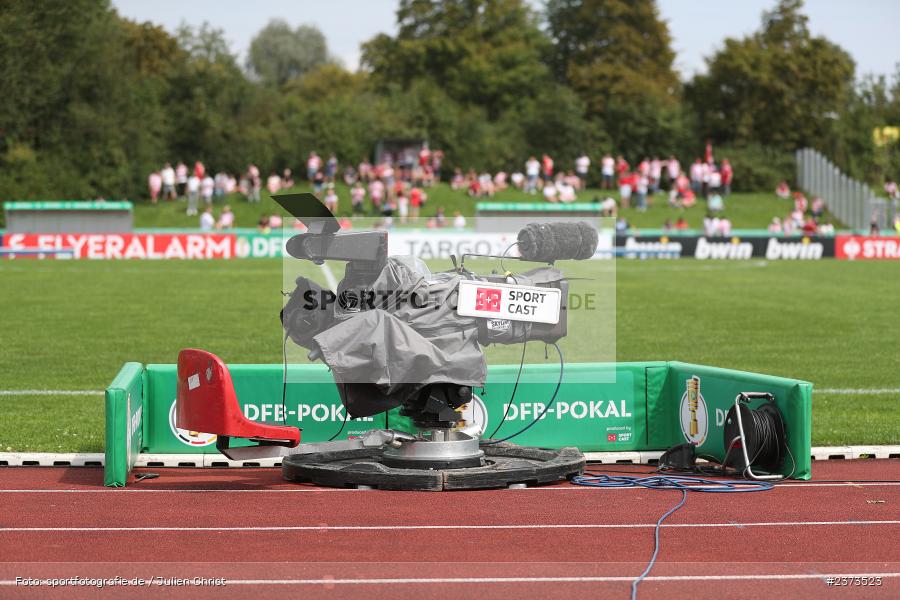 Symbolbild, Sportcast, TV Kamera, Vöhlinstadion, Illertissen, 13.08.2023, sport, action, DFB, Fussball, Saison 2023/2024, 1. Runde, DFB Pokal, F95, FVI, Fortuna Düsseldorf, FV Illertissen - Bild-ID: 2373523