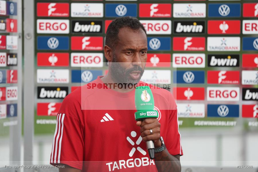 Daniel Thioune, Vöhlinstadion, Illertissen, 13.08.2023, sport, action, DFB, Fussball, Saison 2023/2024, 1. Runde, DFB Pokal, F95, FVI, Fortuna Düsseldorf, FV Illertissen - Bild-ID: 2373588