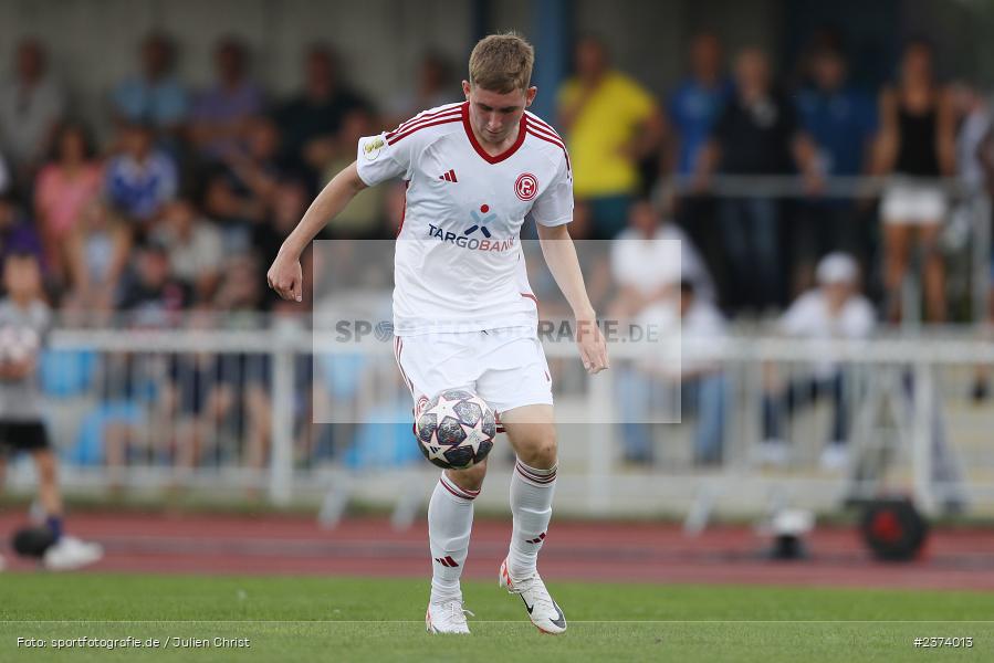 Isak Bergmann Johannesson, Vöhlinstadion, Illertissen, 13.08.2023, sport, action, DFB, Fussball, Saison 2023/2024, 1. Runde, DFB Pokal, F95, FVI, Fortuna Düsseldorf, FV Illertissen - Bild-ID: 2374013