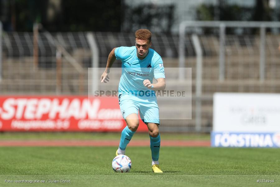 Oliver Fobassam Nawe, sport, action, Willy-Sachs-Stadion, SpVgg Greuther Fürth II, Schweinfurt, Saison 2023/2024, SGF, Regionalliga Bayern, Fussball, FCS, BFV, 5. Spieltag, 19.08.2023, 1. FC Schweinfurt 1905 - Bild-ID: 2374964