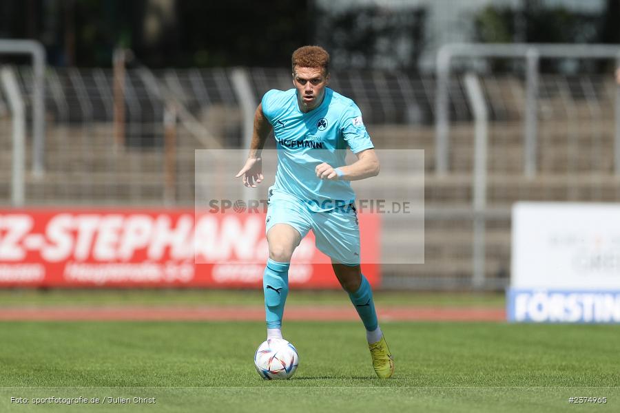 Oliver Fobassam Nawe, sport, action, Willy-Sachs-Stadion, SpVgg Greuther Fürth II, Schweinfurt, Saison 2023/2024, SGF, Regionalliga Bayern, Fussball, FCS, BFV, 5. Spieltag, 19.08.2023, 1. FC Schweinfurt 1905 - Bild-ID: 2374965